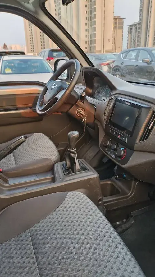 2022 WuLing RongGuang New Truck 1.5L 102HP L4 5MT,autocango,china used car exporter,china ev exporter,chinese used car exporter,chinese used ev exporter