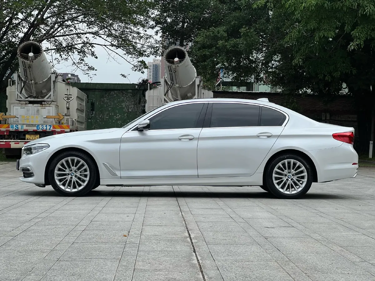 2020 BMW 5 Series 2.0T 252HP L4 8AT,autocango,china used car exporter,china ev exporter,chinese used car exporter,chinese used ev exporter
