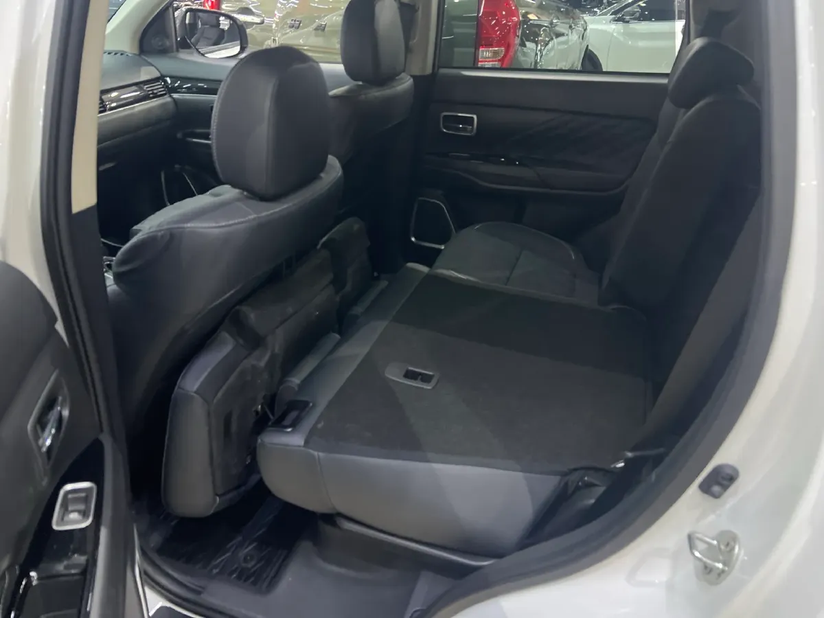 2020 Mitsubishi Outlander 2.0L 166HP L4 CVT,autocango,china used car exporter,china ev exporter,chinese used car exporter,chinese used ev exporter