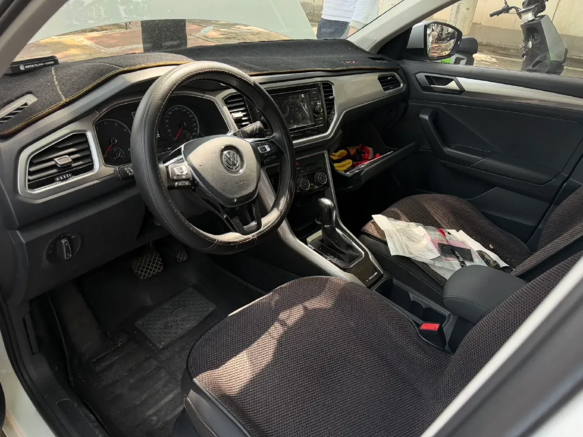 2020 Volkswagen T-Roc 1.4T 150HP L4 7DCT,autocango,china used car exporter,china ev exporter,chinese used car exporter,chinese used ev exporter