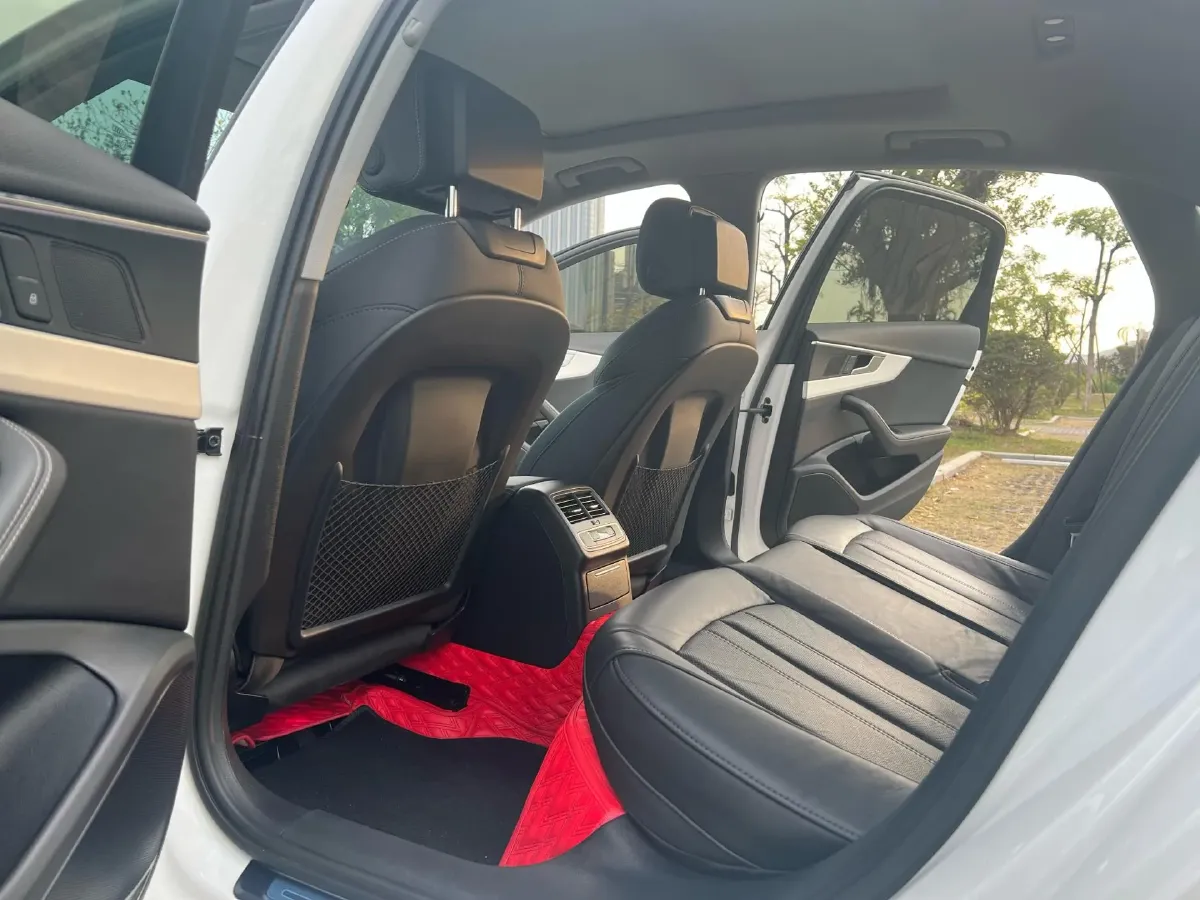 2022 Audi A4L 2.0T 190HP L4 7DCT,autocango,china used car exporter,china ev exporter,chinese used car exporter,chinese used ev exporter