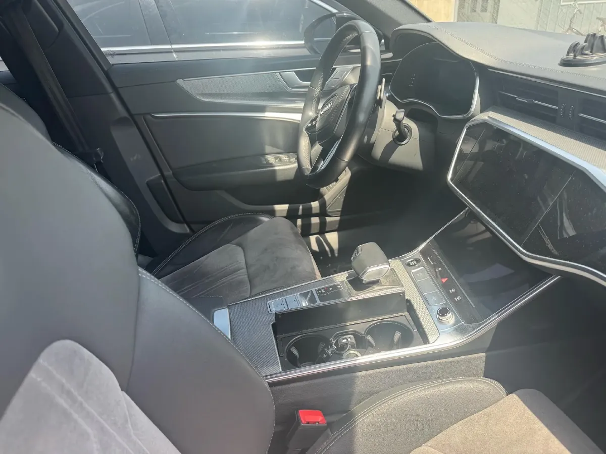 2023 Audi A6L 2.0T 190HP L4 7DCT,autocango,china used car exporter,china ev exporter,chinese used car exporter,chinese used ev exporter