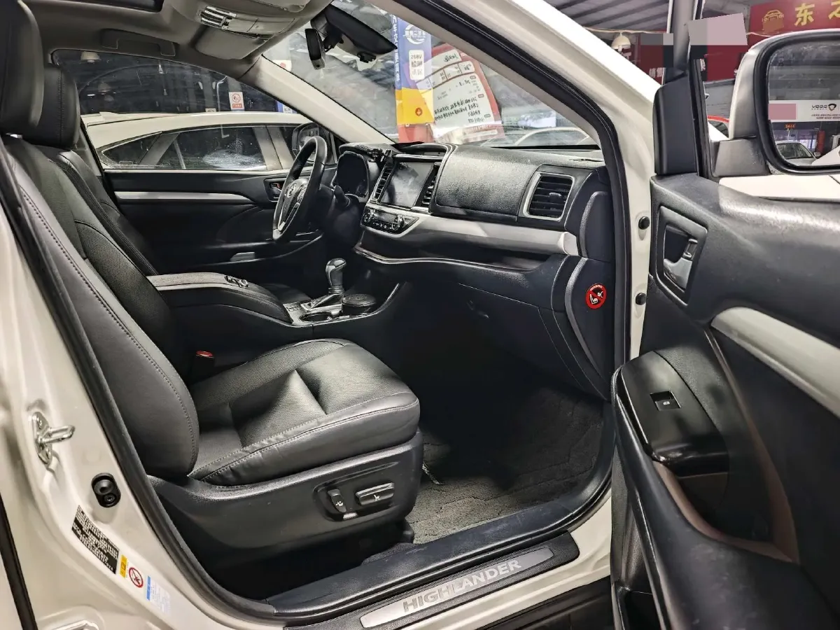 2018 Jeep Grand Commander 2.0T 265HP L4 9AT,autocango,china used car exporter,china ev exporter,chinese used car exporter,chinese used ev exporter