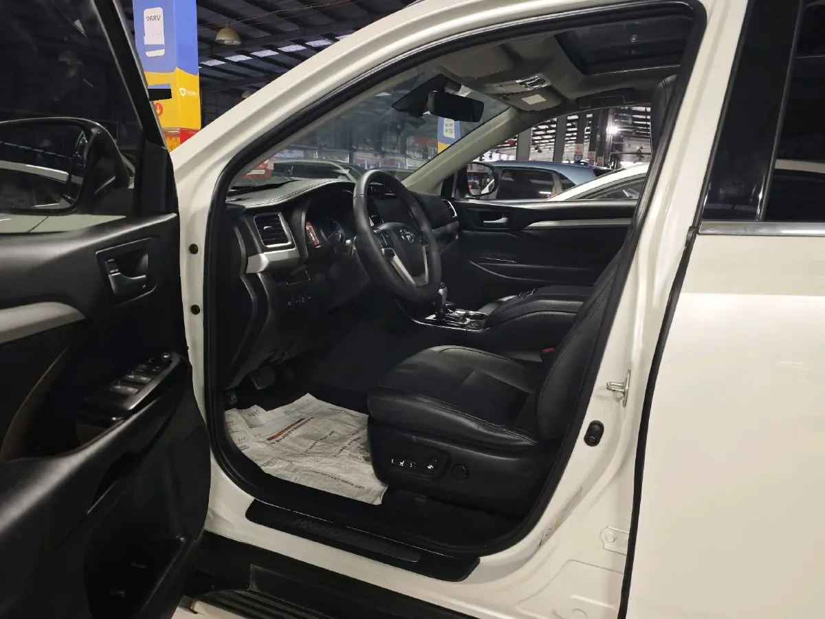 2018 Jeep Grand Commander 2.0T 265HP L4 9AT,autocango,china used car exporter,china ev exporter,chinese used car exporter,chinese used ev exporter