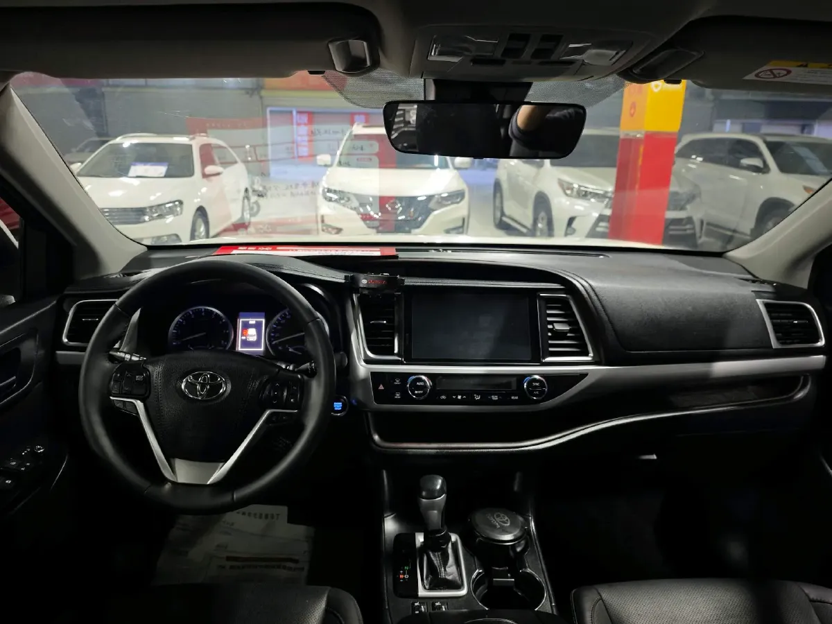 2018 Jeep Grand Commander 2.0T 265HP L4 9AT,autocango,china used car exporter,china ev exporter,chinese used car exporter,chinese used ev exporter