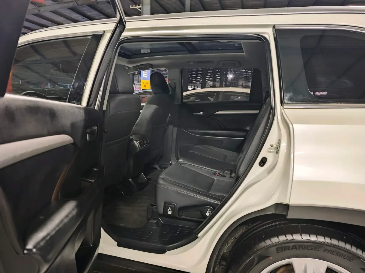 2018 Jeep Grand Commander 2.0T 265HP L4 9AT,autocango,china used car exporter,china ev exporter,chinese used car exporter,chinese used ev exporter