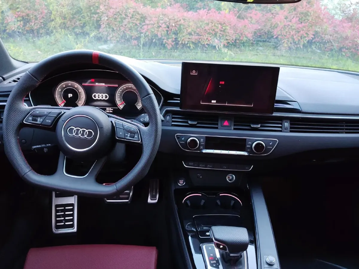 2025 Audi A4L 2.0T 190HP L4 7DCT,autocango,china used car exporter,china ev exporter,chinese used car exporter,chinese used ev exporter