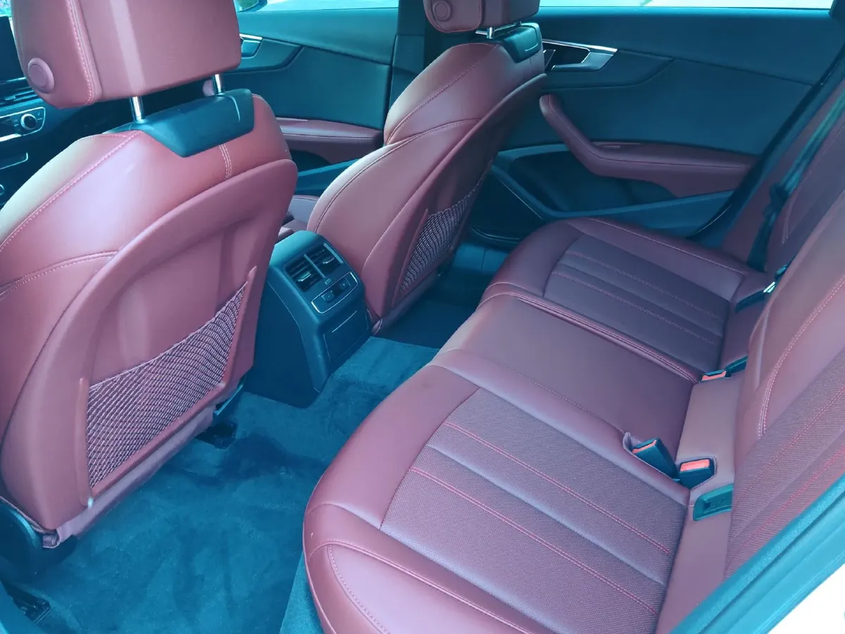 2025 Audi A4L 2.0T 190HP L4 7DCT,autocango,china used car exporter,china ev exporter,chinese used car exporter,chinese used ev exporter