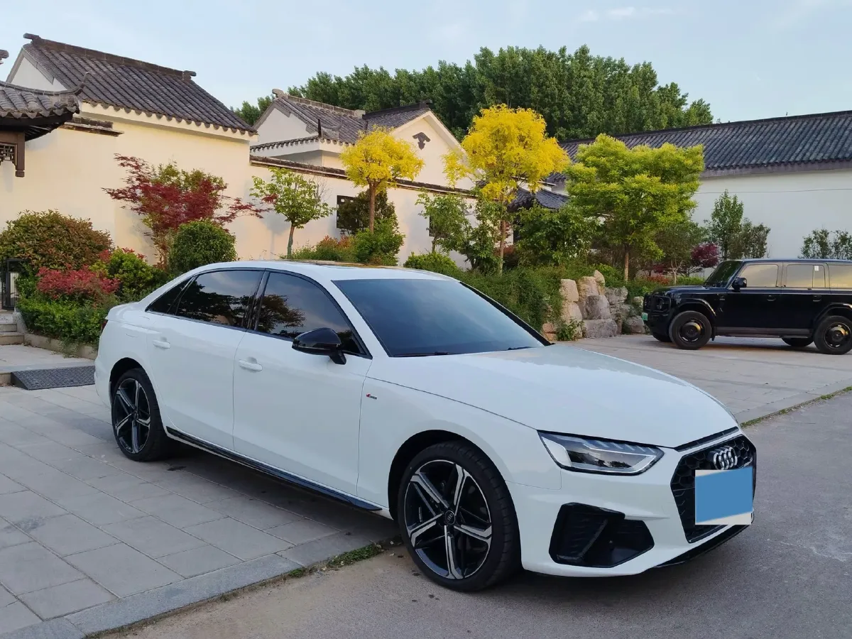 2025 Audi A4L 2.0T 190HP L4 7DCT,autocango,china used car exporter,china ev exporter,chinese used car exporter,chinese used ev exporter