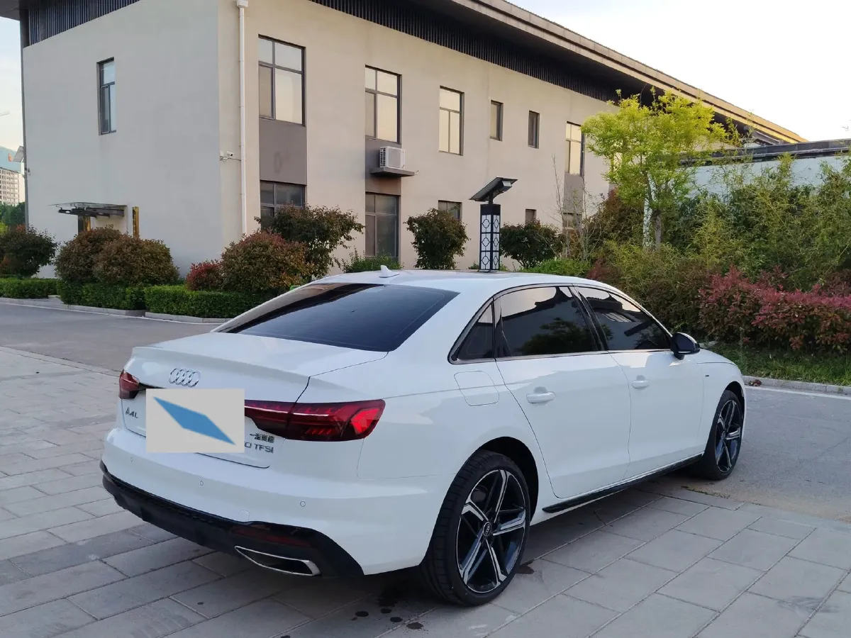 2025 Audi A4L 2.0T 190HP L4 7DCT,autocango,china used car exporter,china ev exporter,chinese used car exporter,chinese used ev exporter