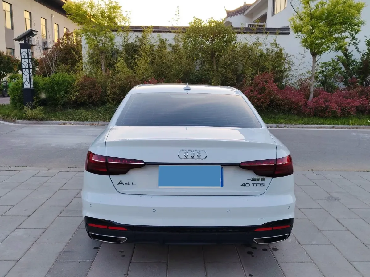 2025 Audi A4L 2.0T 190HP L4 7DCT,autocango,china used car exporter,china ev exporter,chinese used car exporter,chinese used ev exporter