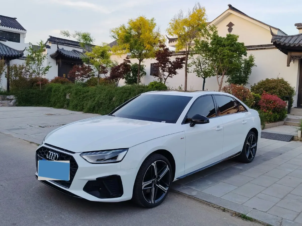 2025 Audi A4L 2.0T 190HP L4 7DCT,autocango,china used car exporter,china ev exporter,chinese used car exporter,chinese used ev exporter
