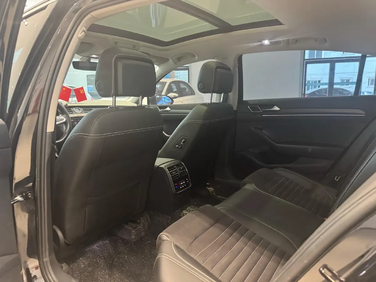 2020 Volkswagen Magotan 2.0T 186HP L4 7DCT,autocango,china used car exporter,china ev exporter,chinese used car exporter,chinese used ev exporter