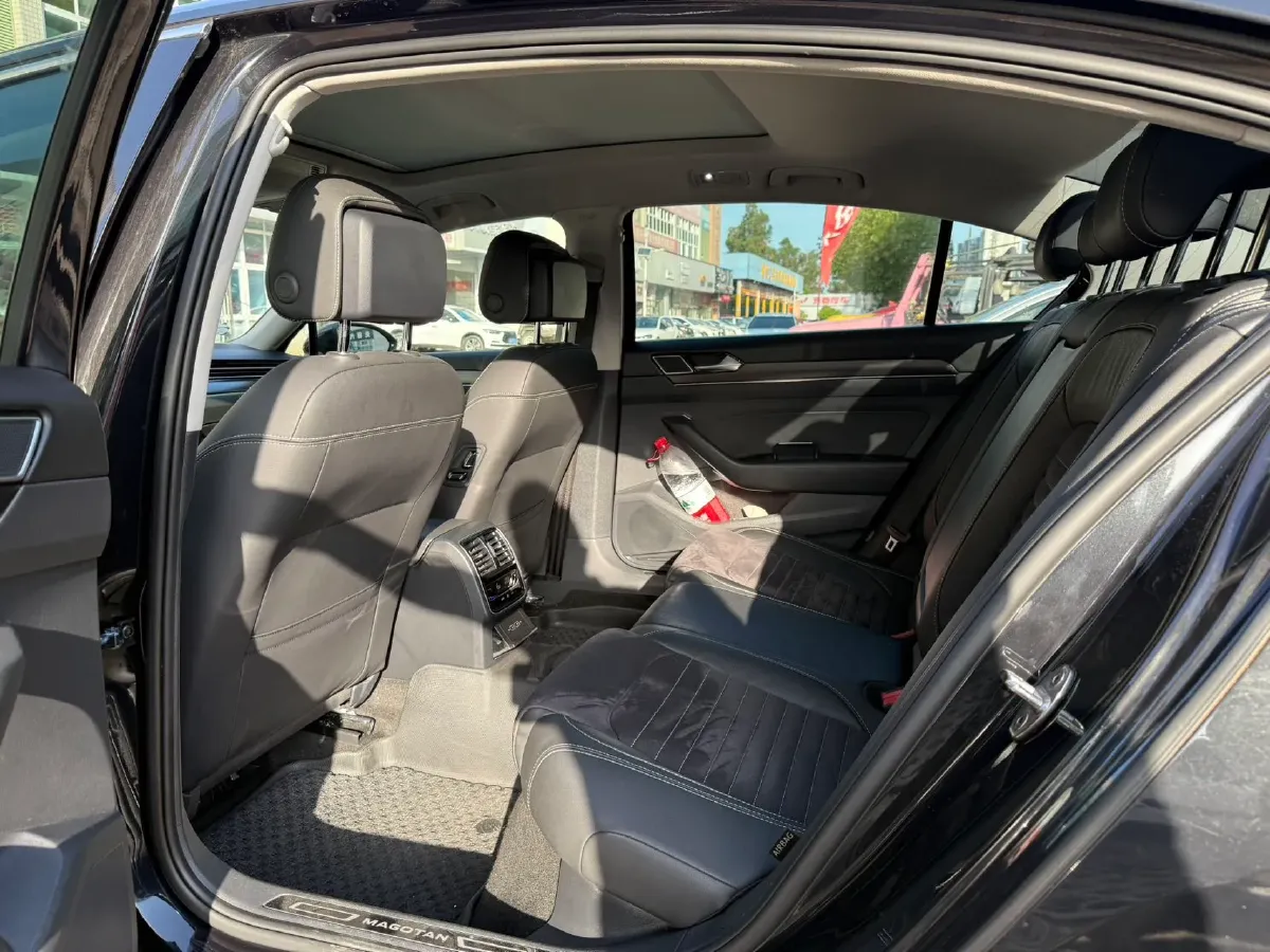 2020 Volkswagen Magotan 2.0T 186HP L4 7DCT,autocango,china used car exporter,china ev exporter,chinese used car exporter,chinese used ev exporter