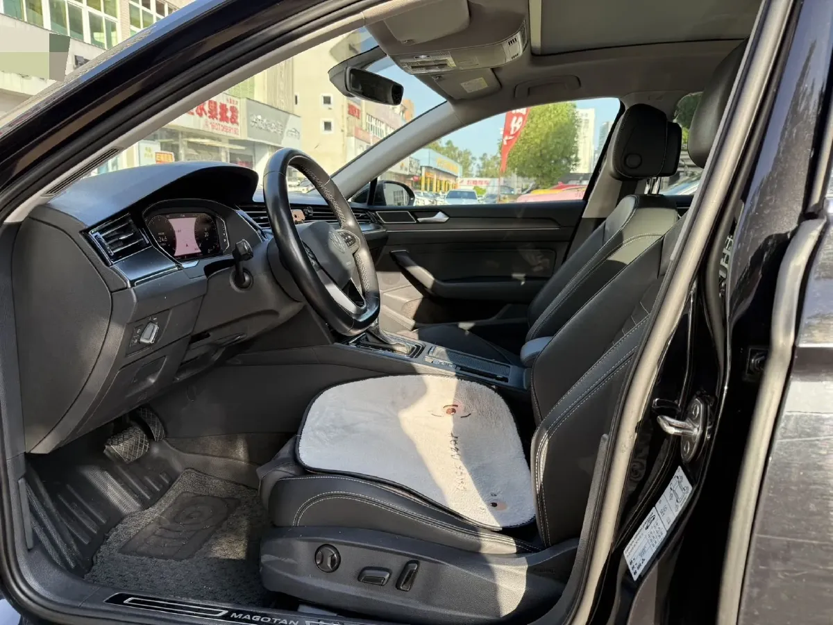 2020 Volkswagen Magotan 2.0T 186HP L4 7DCT,autocango,china used car exporter,china ev exporter,chinese used car exporter,chinese used ev exporter