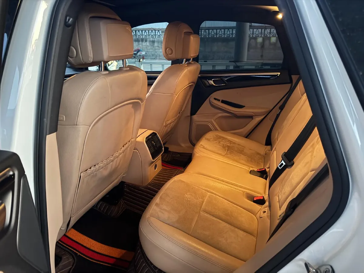 2018 Porsche Macan 2.0T 252HP L4 7DCT,autocango,china used car exporter,china ev exporter,chinese used car exporter,chinese used ev exporter