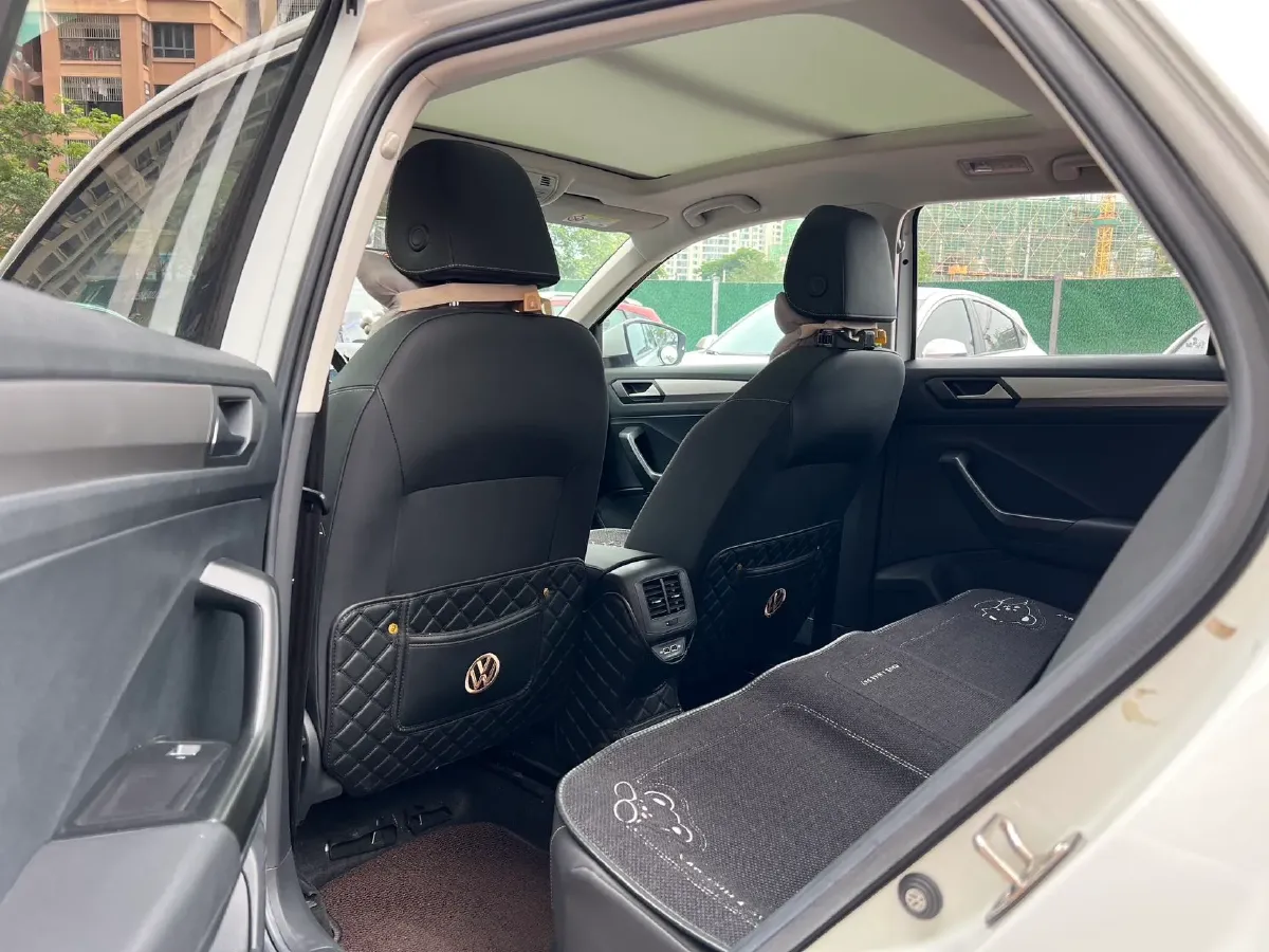 2022 Volkswagen T-Roc 1.4T 150HP L4 7DCT,autocango,china used car exporter,china ev exporter,chinese used car exporter,chinese used ev exporter