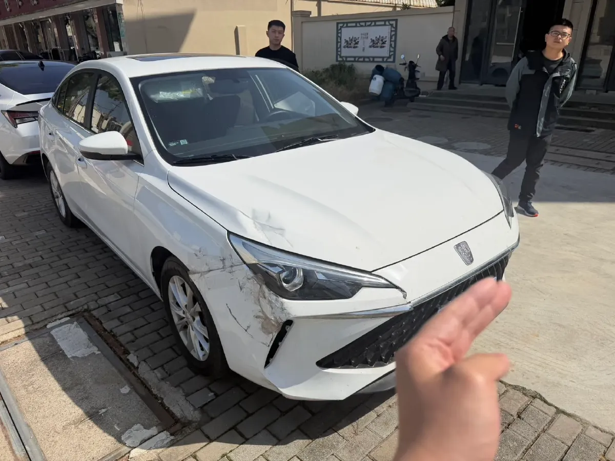 2023 Roewe i5 1.5L 129HP L4 CVT,autocango,china used car exporter,china ev exporter,chinese used car exporter,chinese used ev exporter