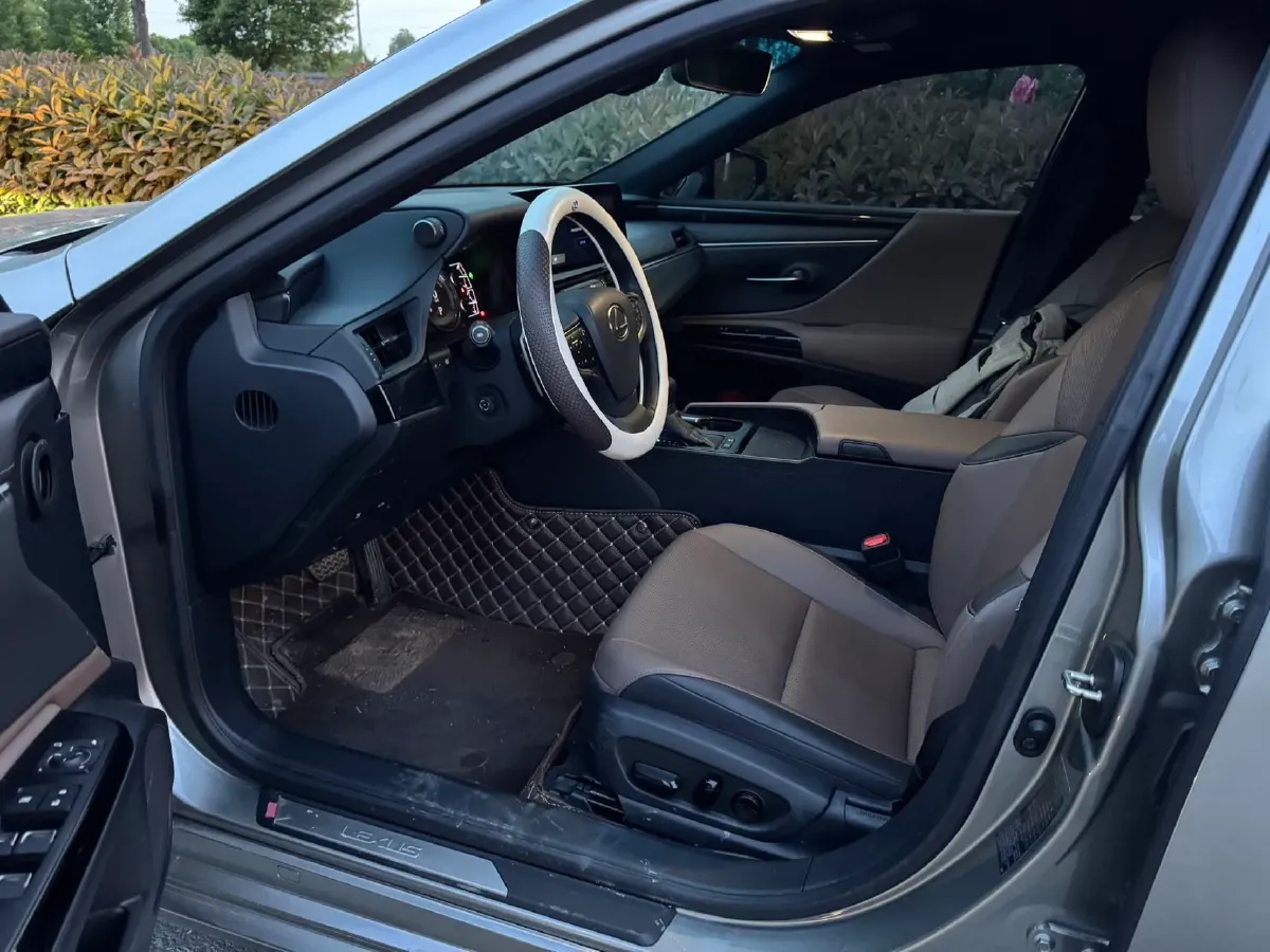 2022 Lexus ES 2.5L 178HP L4 E-CVT Hybrid,autocango,china used car exporter,china ev exporter,chinese used car exporter,chinese used ev exporter