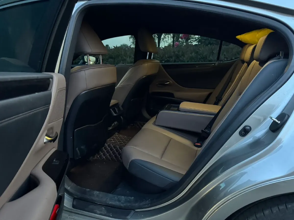 2022 Lexus ES 2.5L 178HP L4 E-CVT Hybrid,autocango,china used car exporter,china ev exporter,chinese used car exporter,chinese used ev exporter