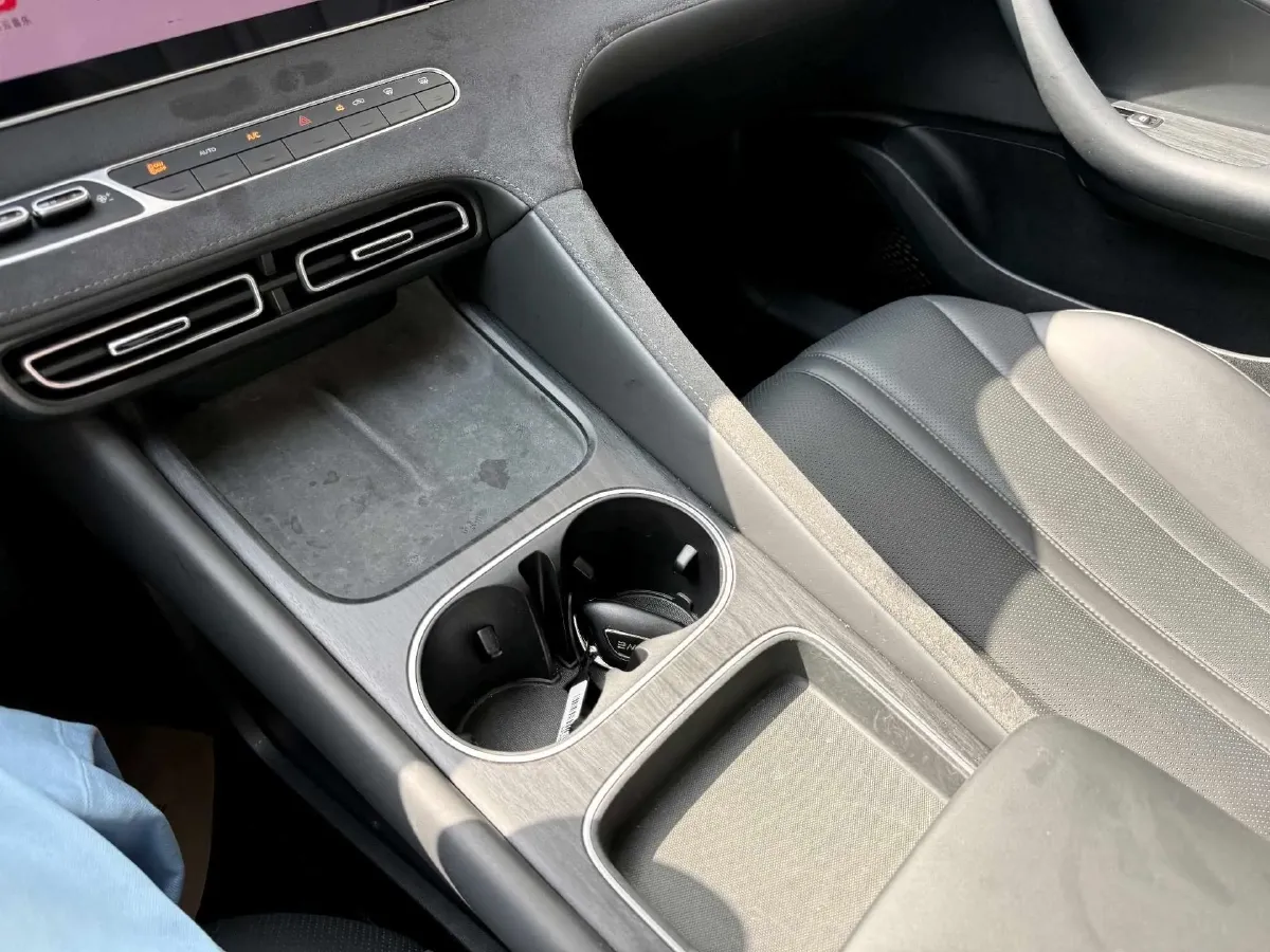 2025 Roewe D7 1.5L 112HP L4 1DHT PHEV 19.7KWH,autocango,china used car exporter,china ev exporter,chinese used car exporter,chinese used ev exporter