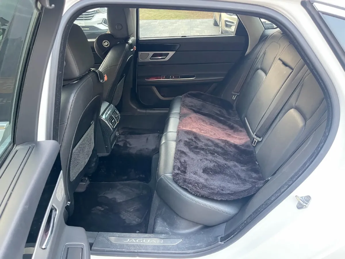 2020 Jaguar XFL 2.0T 200HP L4 8AT,autocango,china used car exporter,china ev exporter,chinese used car exporter,chinese used ev exporter