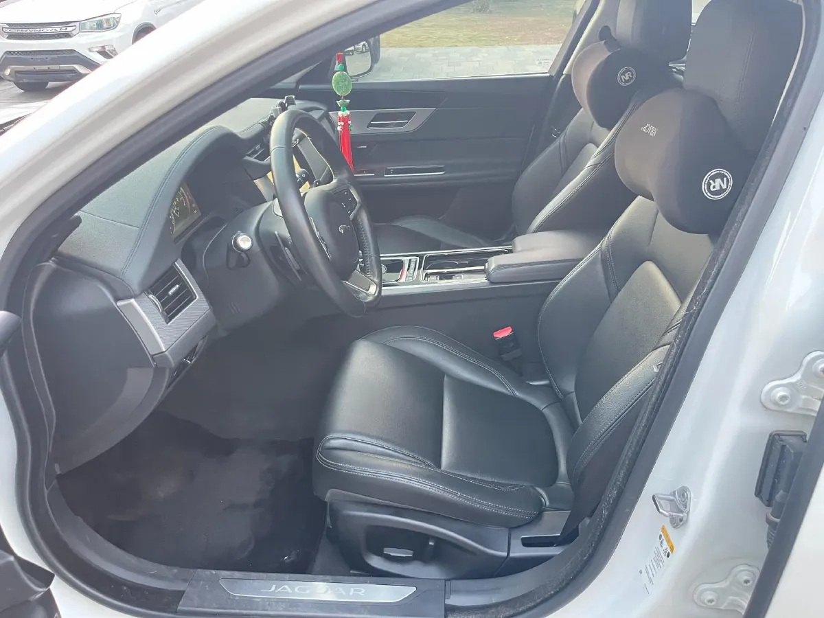 2020 Jaguar XFL 2.0T 200HP L4 8AT,autocango,china used car exporter,china ev exporter,chinese used car exporter,chinese used ev exporter