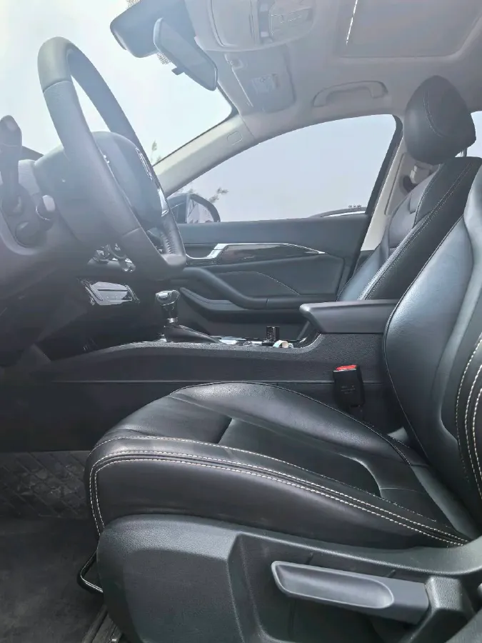 2025 Bestune B70 1.5T 169HP L4 7DCT,autocango,china used car exporter,china ev exporter,chinese used car exporter,chinese used ev exporter