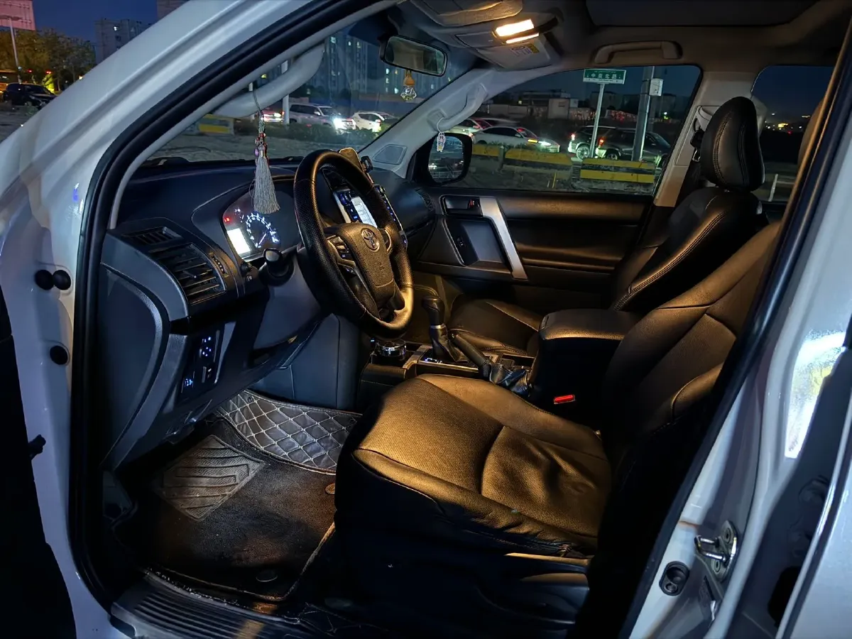 2018 Land Rover Discovery Sport 2.0T 241HP L4 9AT,autocango,china used car exporter,china ev exporter,chinese used car exporter,chinese used ev exporter