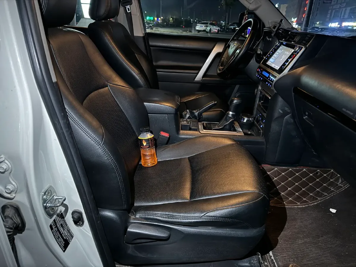 2018 Land Rover Discovery Sport 2.0T 241HP L4 9AT,autocango,china used car exporter,china ev exporter,chinese used car exporter,chinese used ev exporter