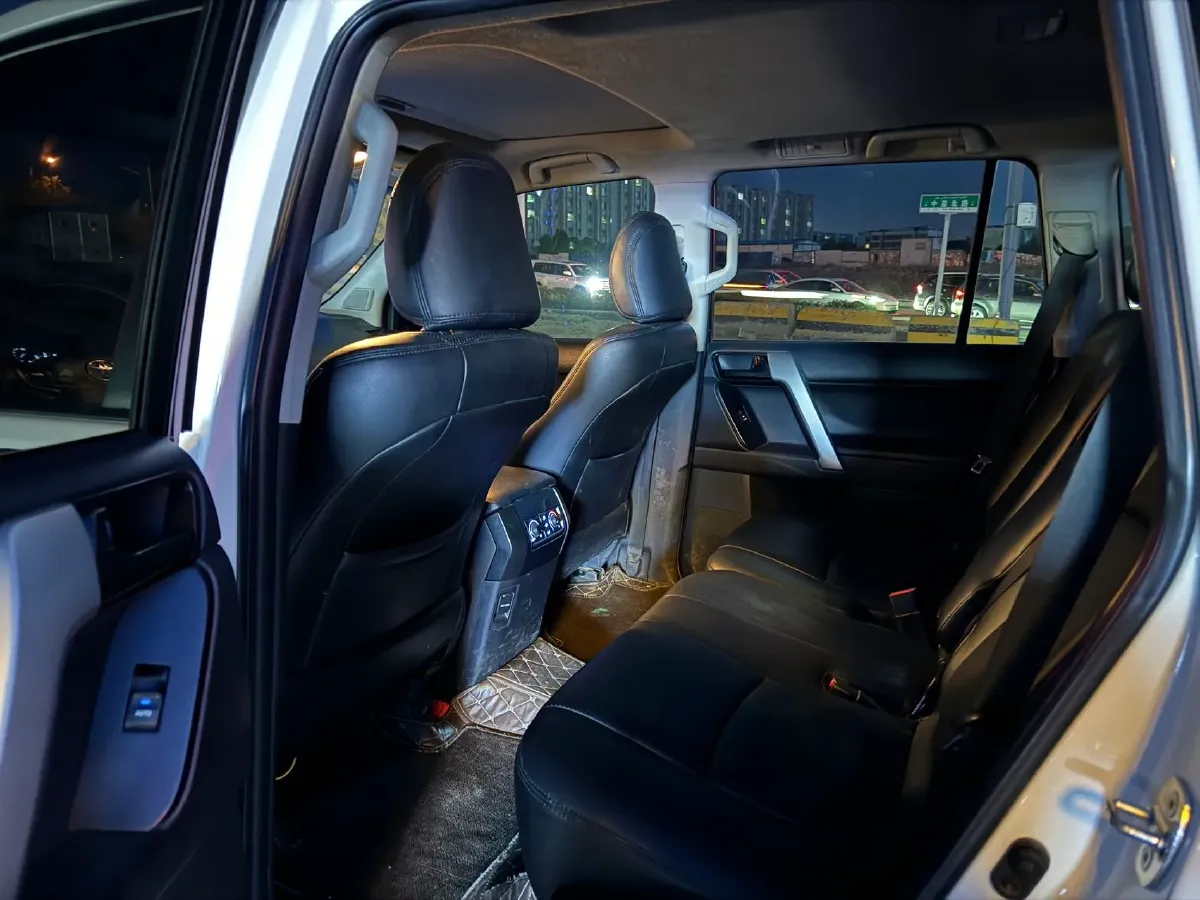 2018 Land Rover Discovery Sport 2.0T 241HP L4 9AT,autocango,china used car exporter,china ev exporter,chinese used car exporter,chinese used ev exporter