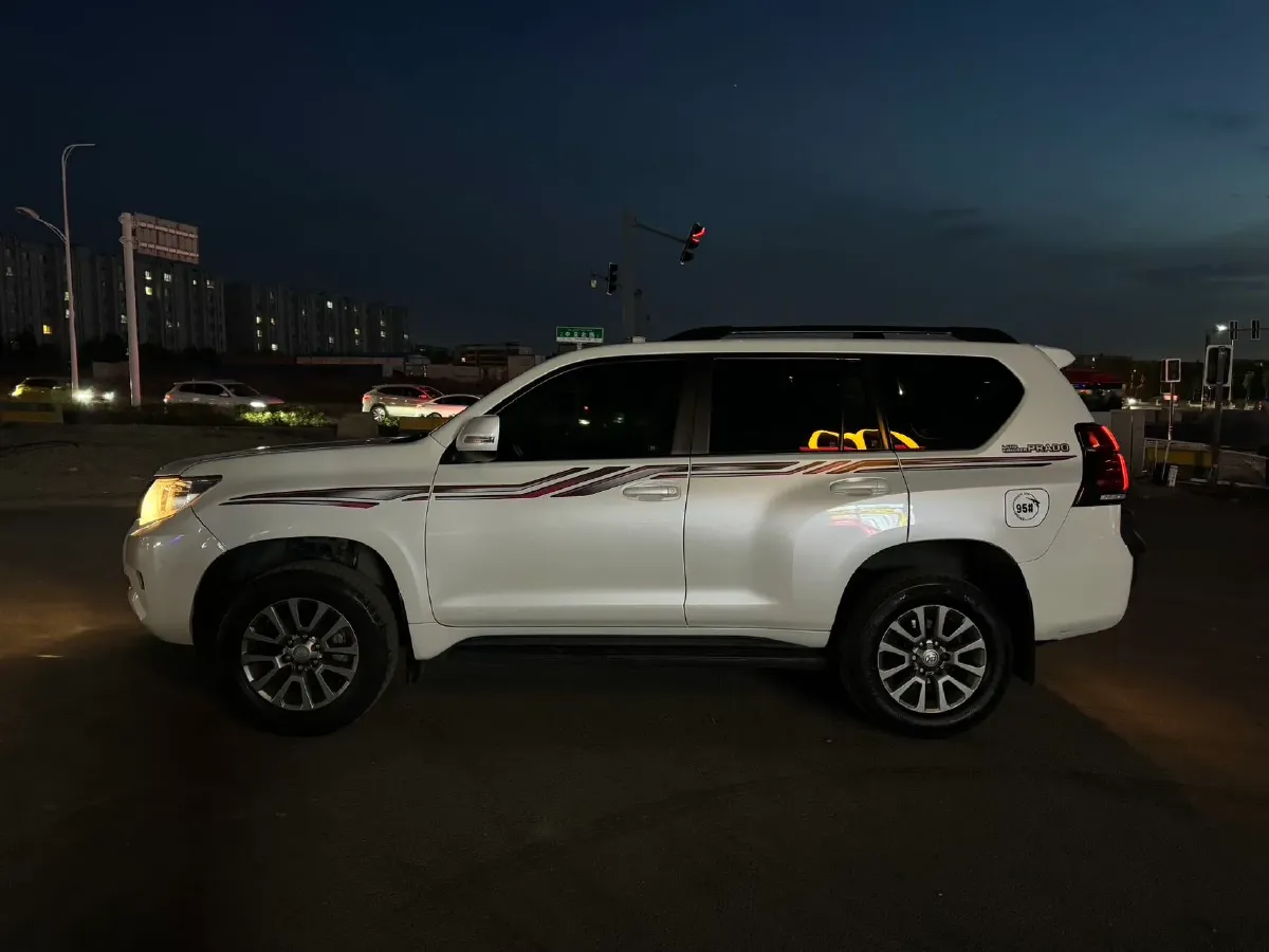 2018 Land Rover Discovery Sport 2.0T 241HP L4 9AT,autocango,china used car exporter,china ev exporter,chinese used car exporter,chinese used ev exporter