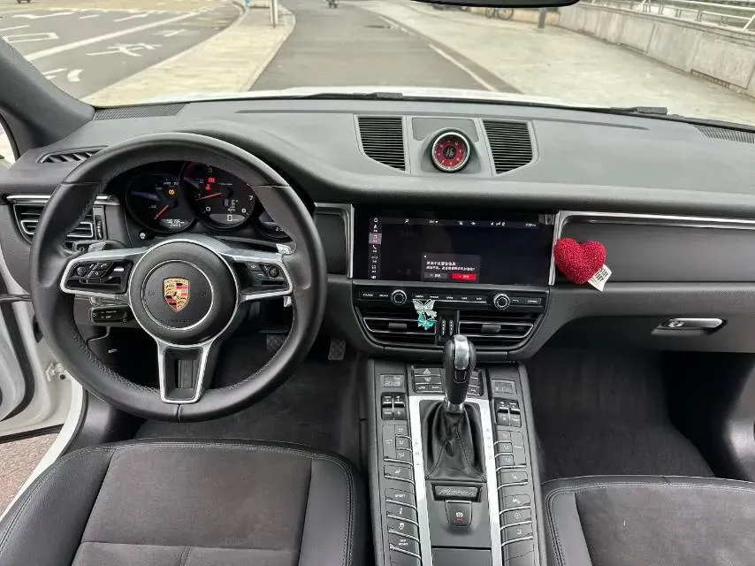 2018 Porsche Macan 2.0T 252HP L4 7DCT,autocango,china used car exporter,china ev exporter,chinese used car exporter,chinese used ev exporter