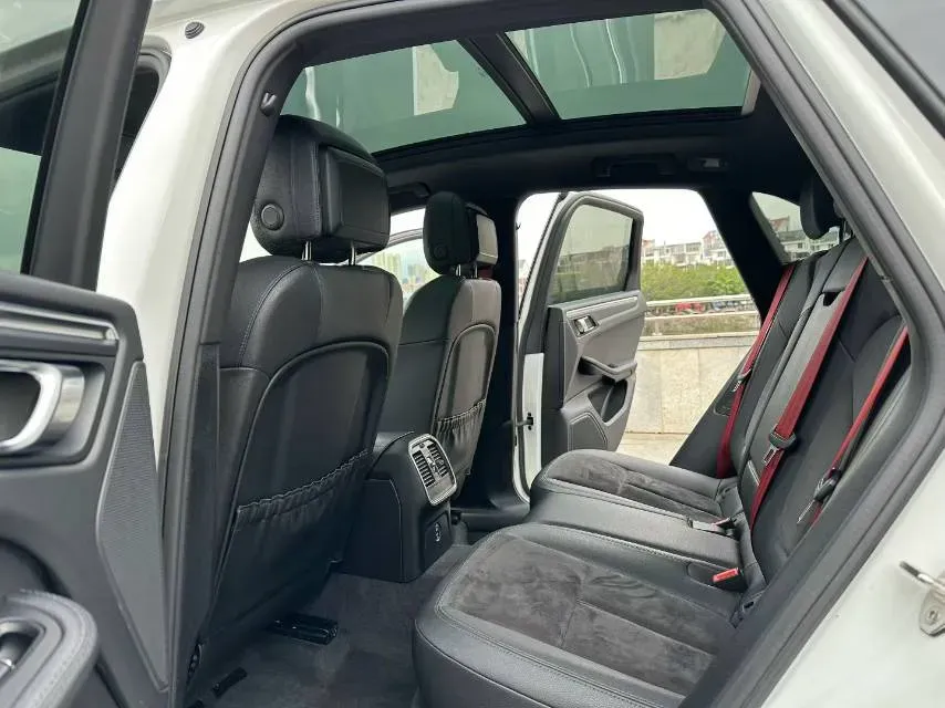 2018 Porsche Macan 2.0T 252HP L4 7DCT,autocango,china used car exporter,china ev exporter,chinese used car exporter,chinese used ev exporter