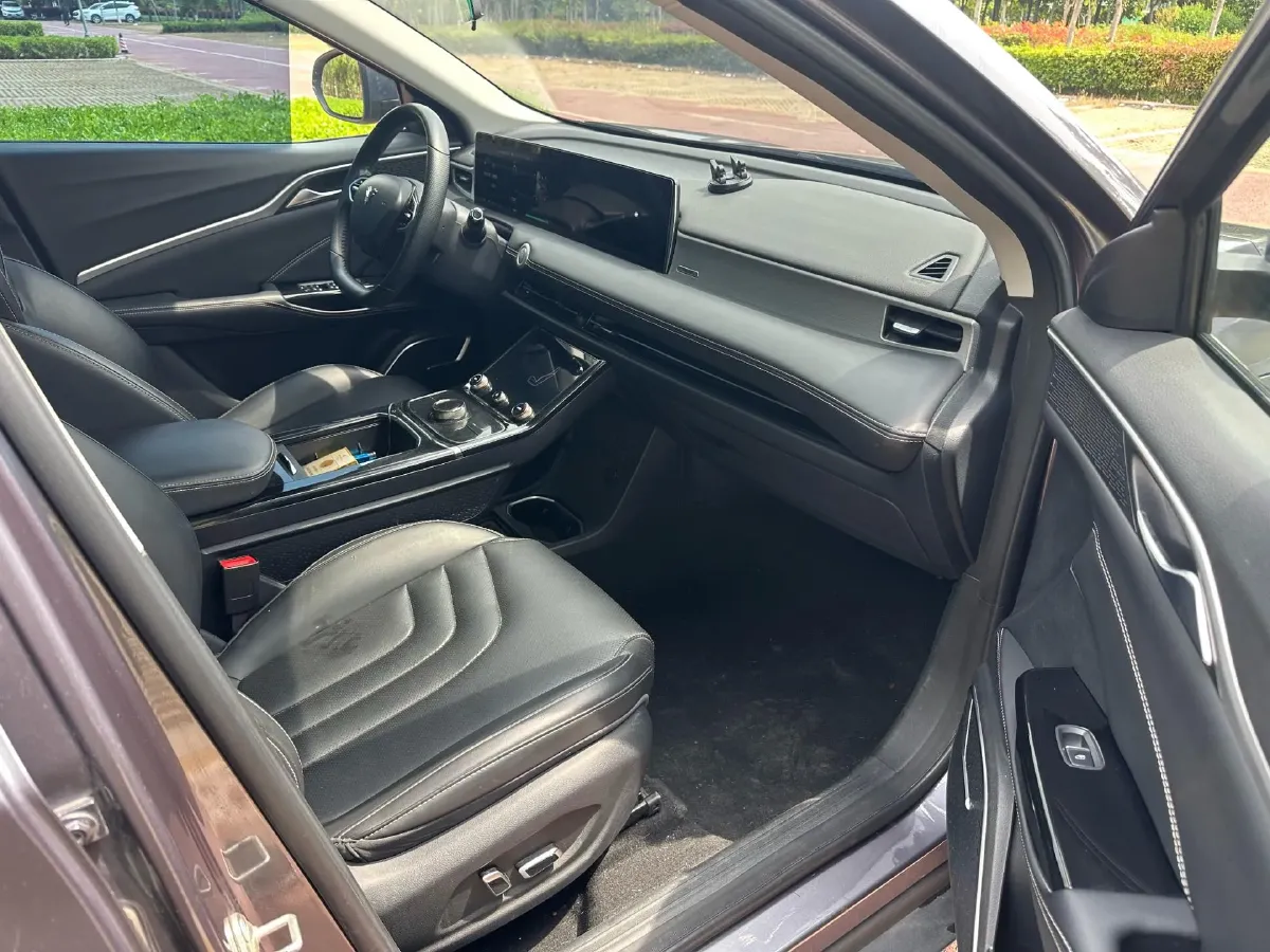 2022 Venucia Grand V 1.5T 190HP L4 7DCT,autocango,china used car exporter,china ev exporter,chinese used car exporter,chinese used ev exporter