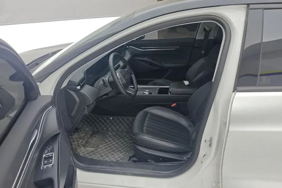 2025 Ford Mondeo 2.0T 254HP L4 8AT,autocango,china used car exporter,china ev exporter,chinese used car exporter,chinese used ev exporter