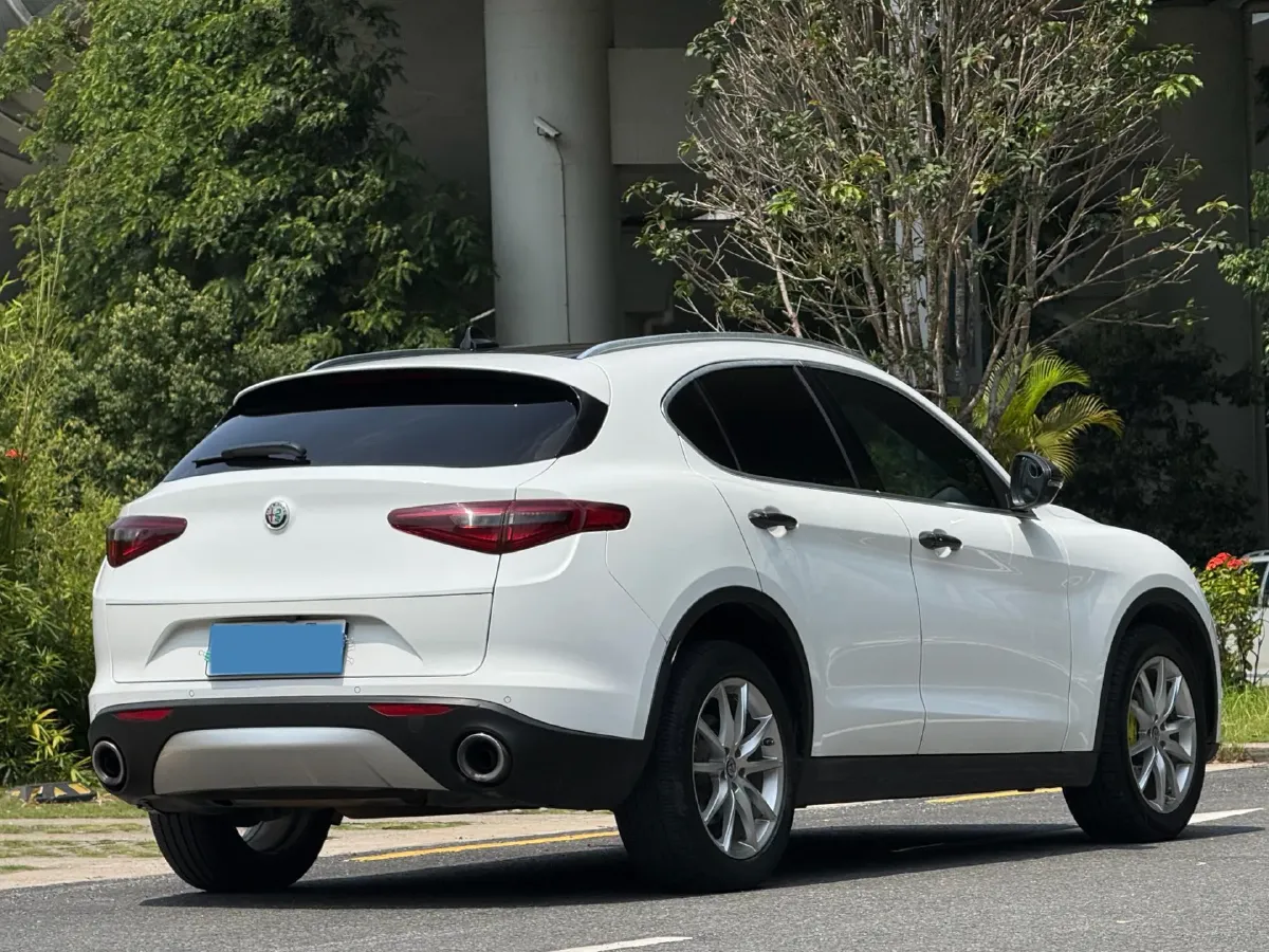2017 Alfa Romeo Stelvio 2.0T 280HP L4 8AT,autocango,china used car exporter,china ev exporter,chinese used car exporter,chinese used ev exporter