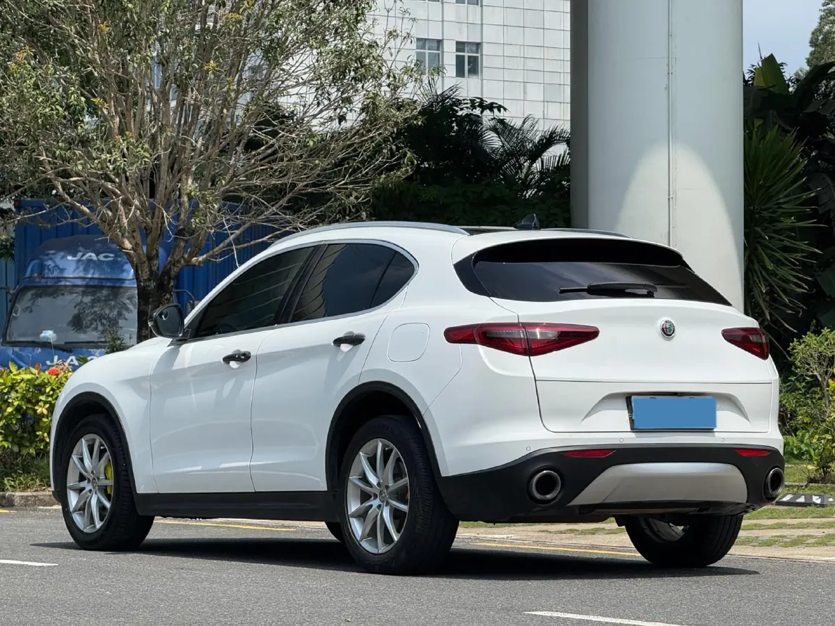 2017 Alfa Romeo Stelvio 2.0T 280HP L4 8AT,autocango,china used car exporter,china ev exporter,chinese used car exporter,chinese used ev exporter