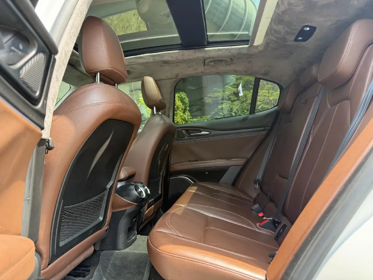 2017 Alfa Romeo Stelvio 2.0T 280HP L4 8AT,autocango,china used car exporter,china ev exporter,chinese used car exporter,chinese used ev exporter