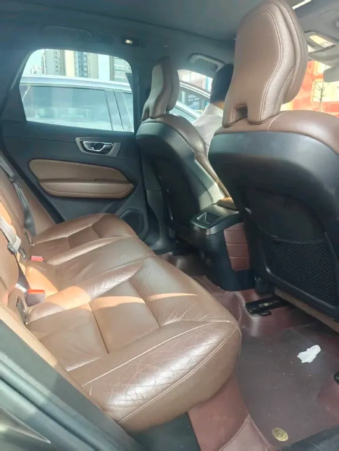 2022 Volvo XC60 2.0T 250HP L4 8AT,autocango,china used car exporter,china ev exporter,chinese used car exporter,chinese used ev exporter