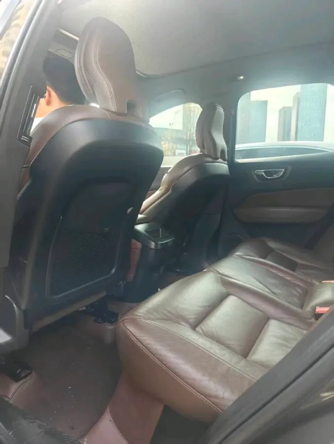 2022 Volvo XC60 2.0T 250HP L4 8AT,autocango,china used car exporter,china ev exporter,chinese used car exporter,chinese used ev exporter