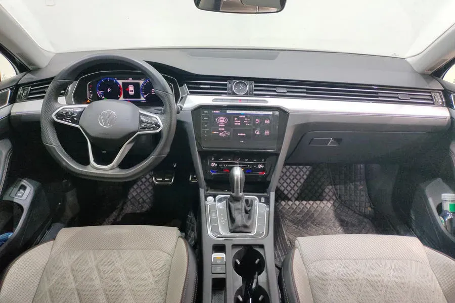 2023 Volkswagen Magotan 2.0T 186HP L4 7DCT,autocango,china used car exporter,china ev exporter,chinese used car exporter,chinese used ev exporter