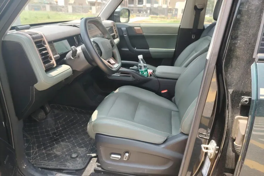 2024 Dongfeng RuiQi 7 2.0T 228HP L4 8AT,autocango,china used car exporter,china ev exporter,chinese used car exporter,chinese used ev exporter