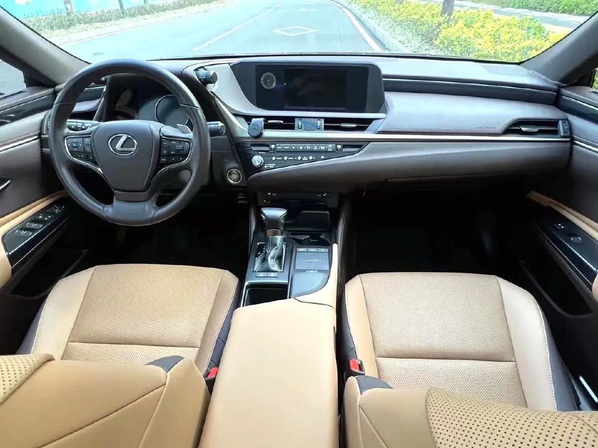 2018 Lexus ES 2.5L 207HP L4 8AT,autocango,china used car exporter,china ev exporter,chinese used car exporter,chinese used ev exporter
