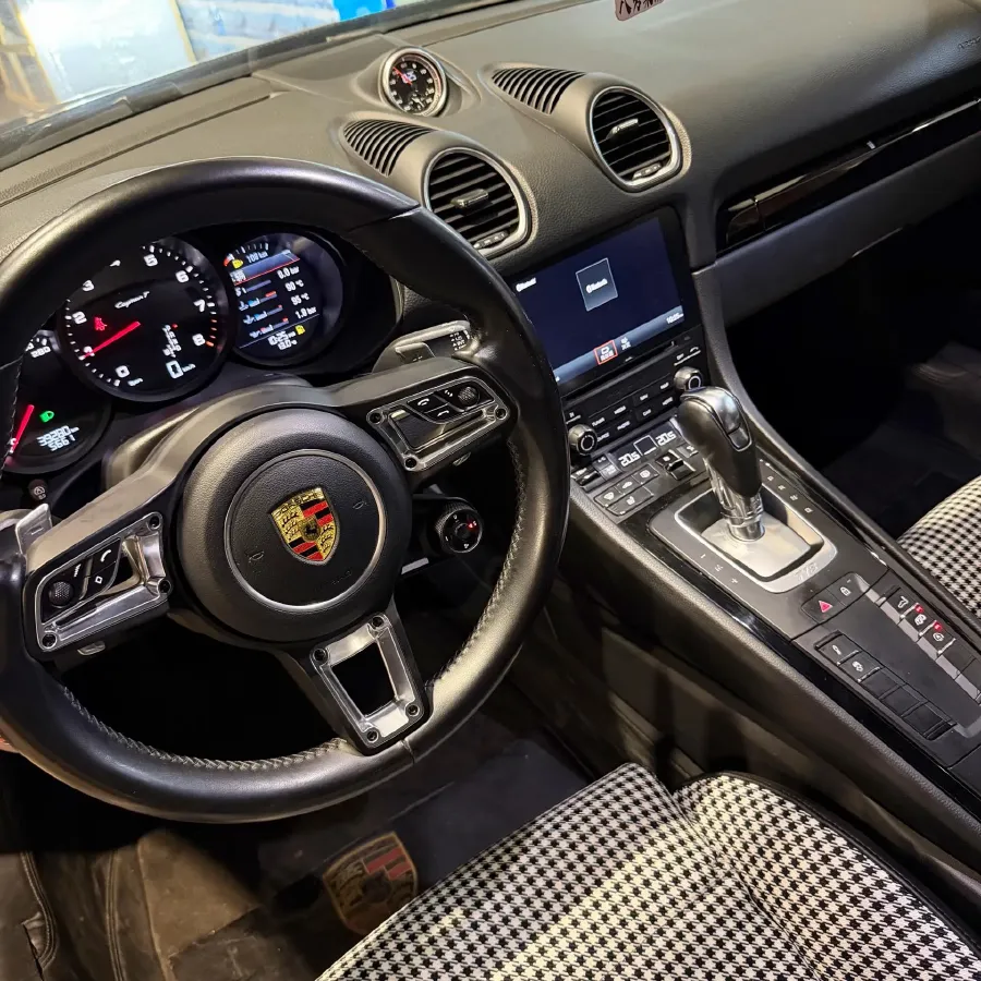 2022 Porsche 718 2.0T 300HP H4 7DCT,autocango,china used car exporter,china ev exporter,chinese used car exporter,chinese used ev exporter