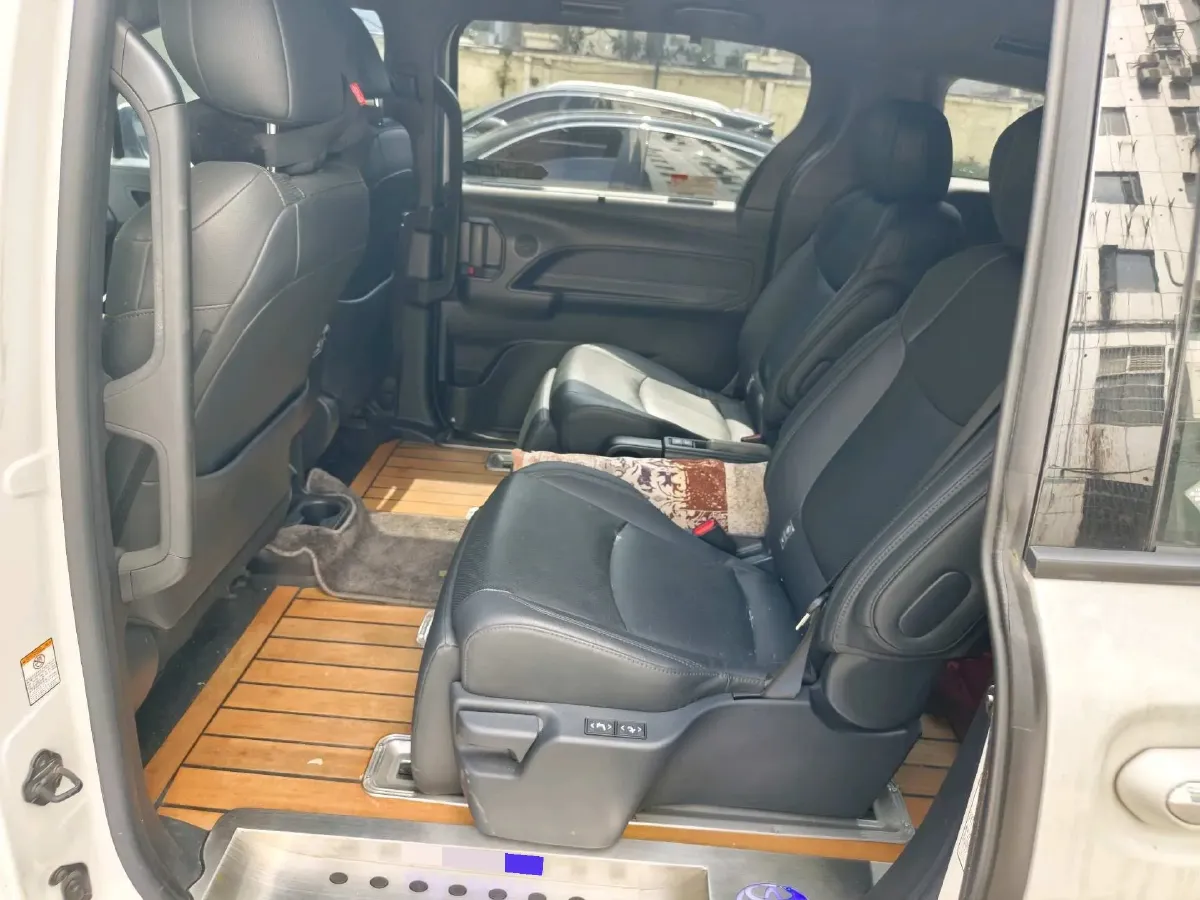 2021 Toyota Sienna 2.5L 192HP L4 E-CVT Hybrid,autocango,china used car exporter,china ev exporter,chinese used car exporter,chinese used ev exporter