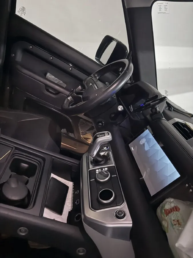 2020 Land Rover Defender 3.0T 400HP L6 8AT,autocango,china used car exporter,china ev exporter,chinese used car exporter,chinese used ev exporter