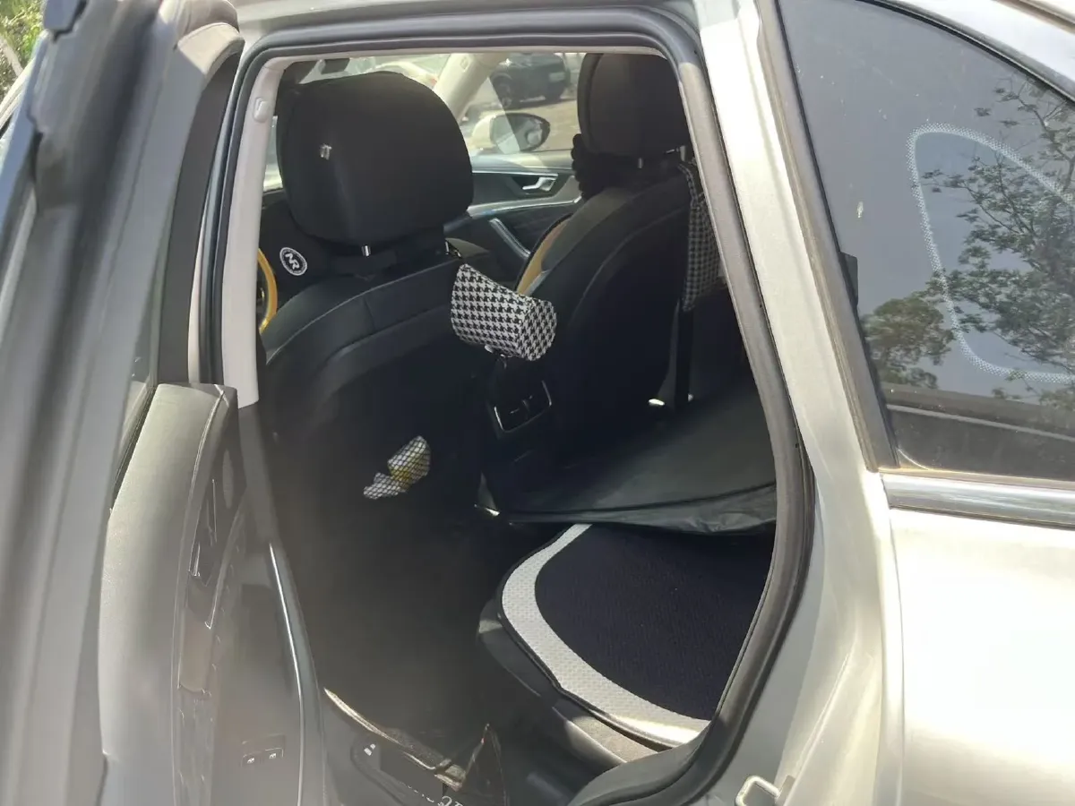 2022 HongQi HS5 2.0T 224HP L4 6AT,autocango,china used car exporter,china ev exporter,chinese used car exporter,chinese used ev exporter