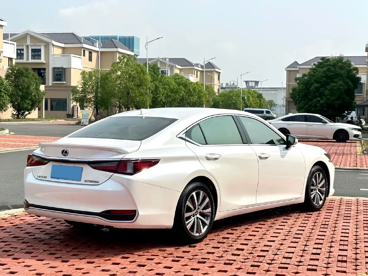 2020 Lexus ES 2.5L 178HP L4 E-CVT Hybrid,autocango,china used car exporter,china ev exporter,chinese used car exporter,chinese used ev exporter