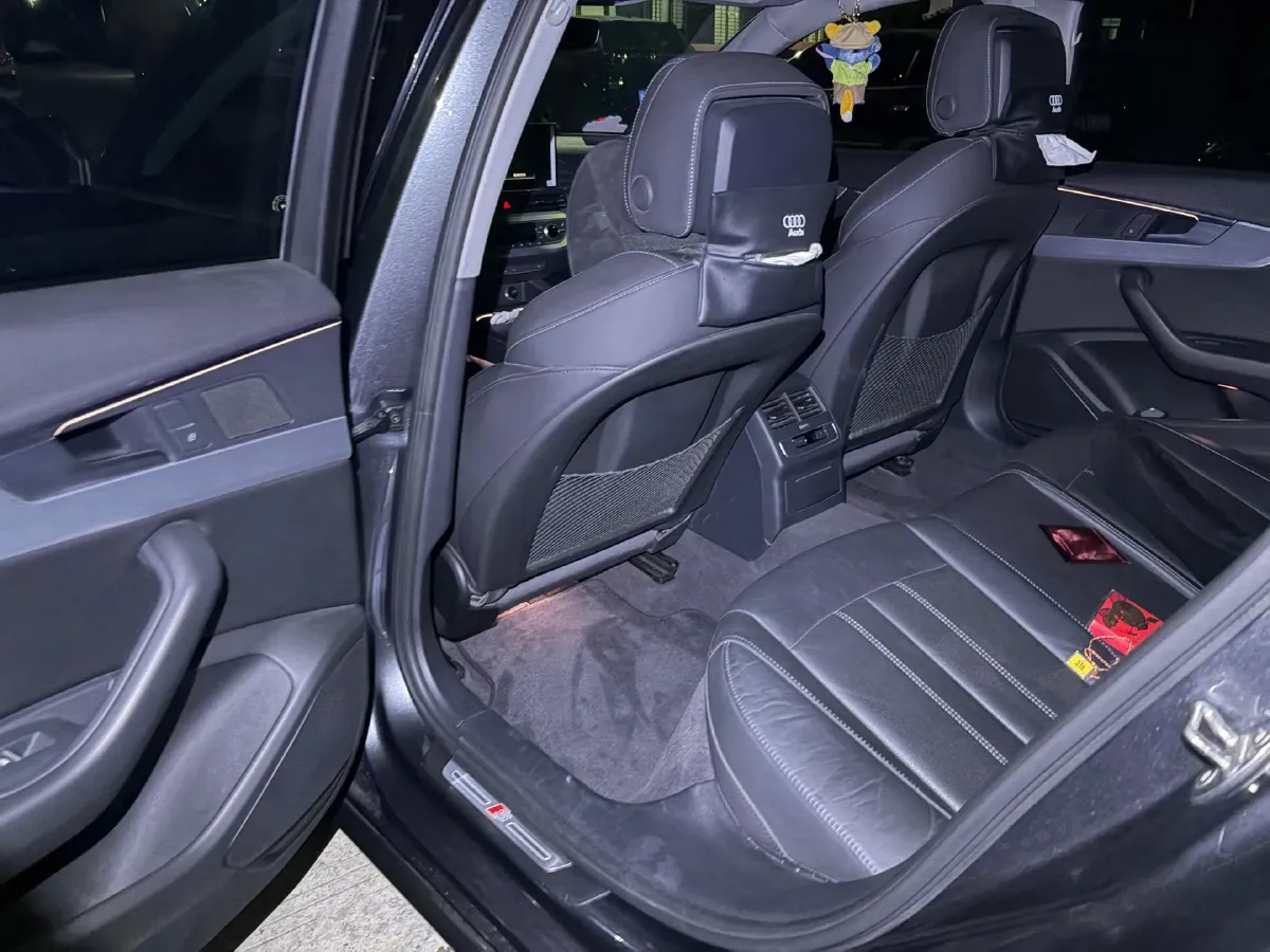 2020 Audi A4L 2.0T 190HP L4 7DCT,autocango,china used car exporter,china ev exporter,chinese used car exporter,chinese used ev exporter